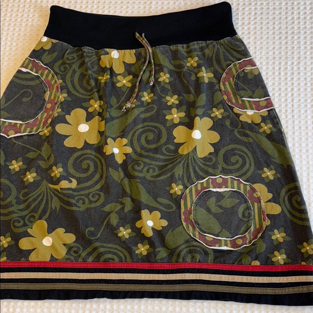 Luna Claire MEDIUM Floral Black Green Red A-Line Mini Knee Length Skirt